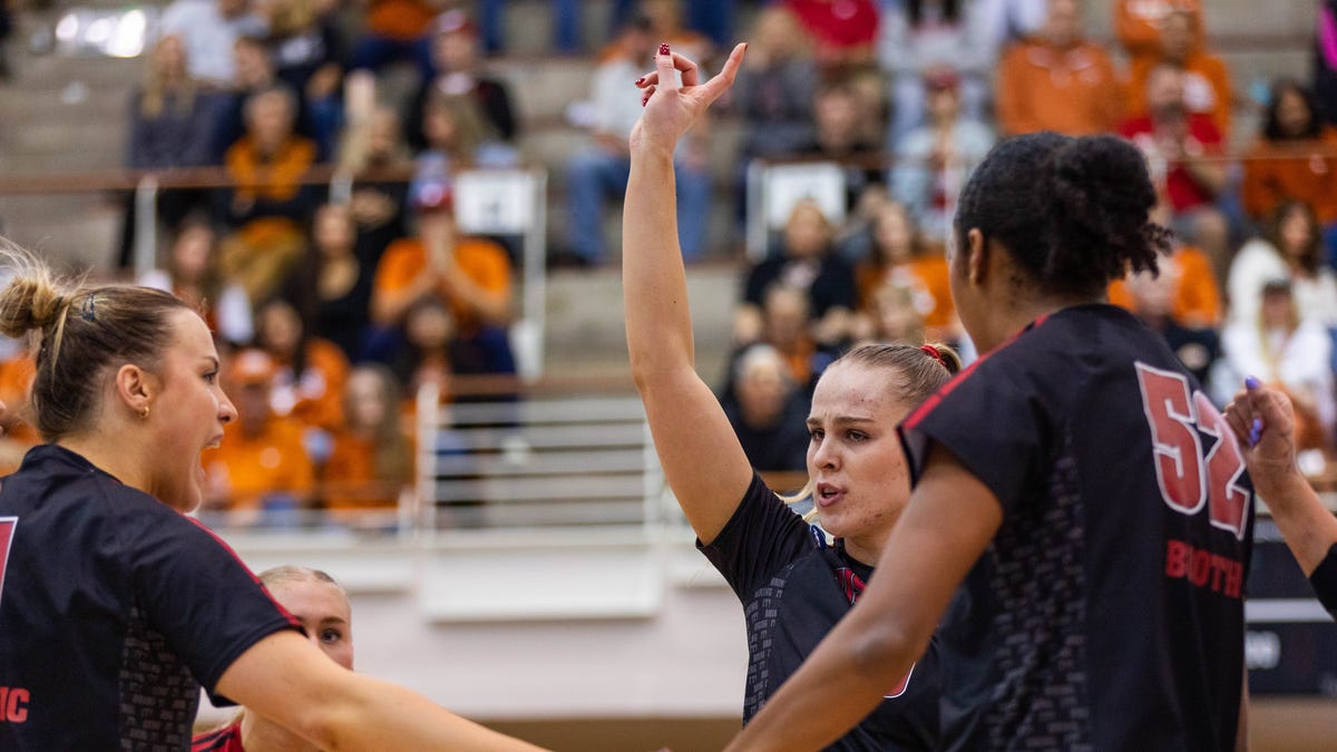 Can ‘completely different’ Wisconsin volleyball upset Texas in NCAA tournament?