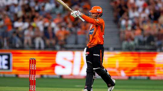 Perth Scorchers off to a winning start in rain-hit BBL opener